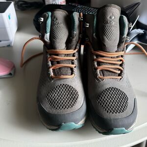 Vasque Trail Running Athletic Shoes Size 7, New With No Tag